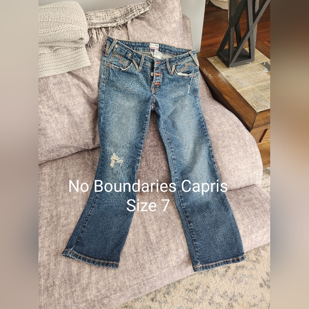 No Boundaries capris